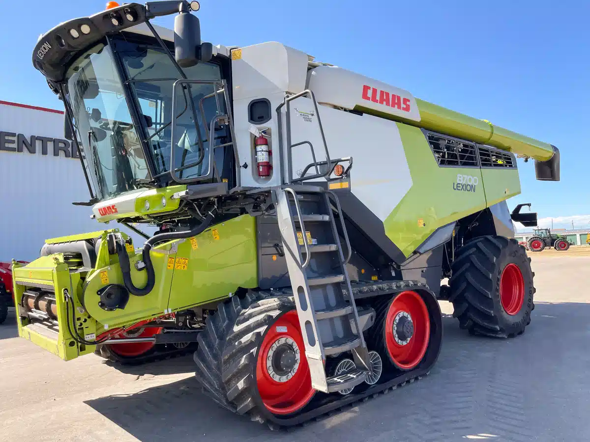 Gallery image 1 for Used 2022 CLAAS LEXION 8700TT Combine