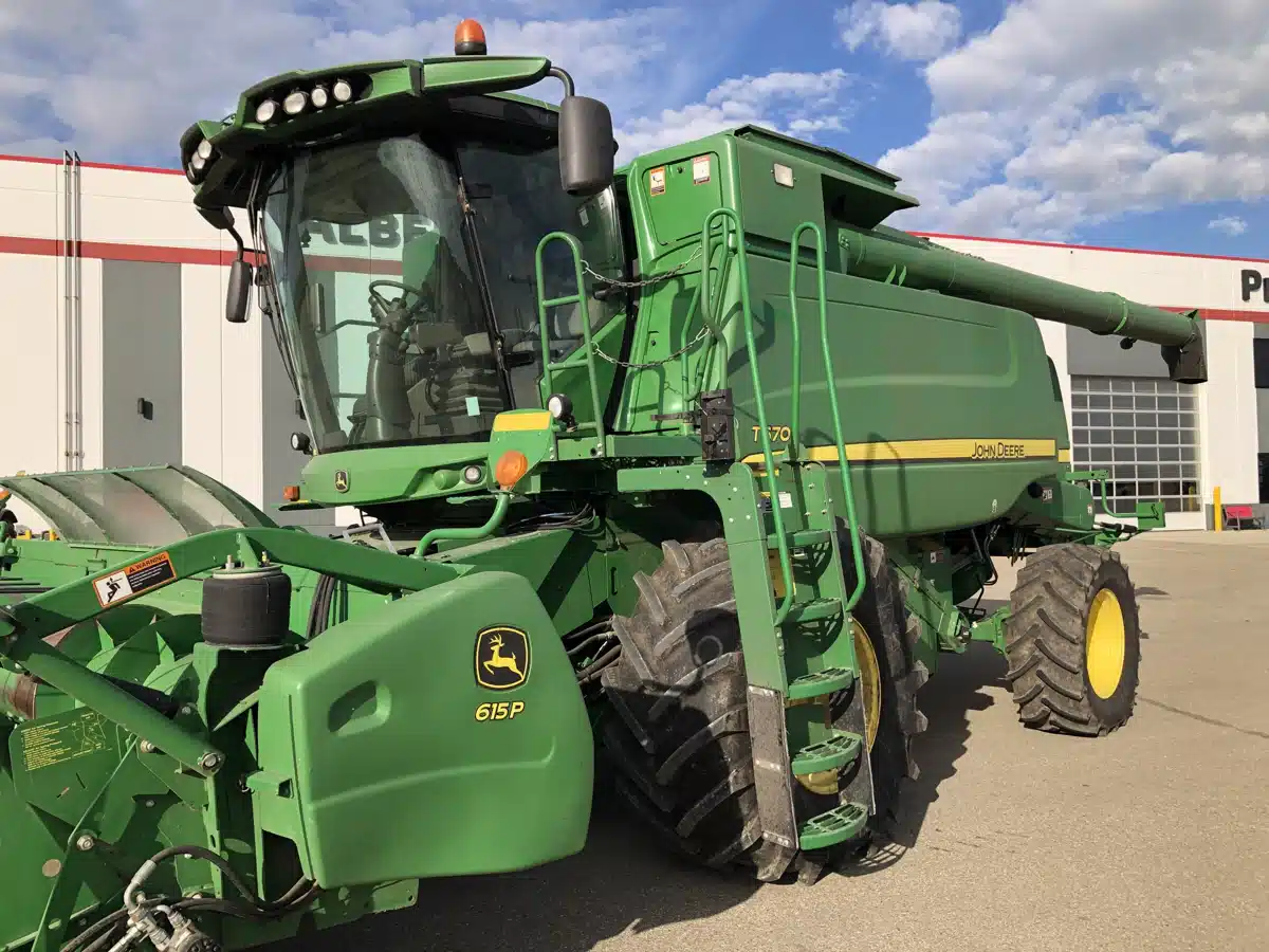 Gallery image 2 for Used 2014 John Deere T670 Combine