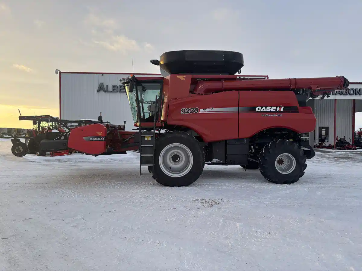 Gallery image 2 for Used 2014 Case IH 9230 Combine