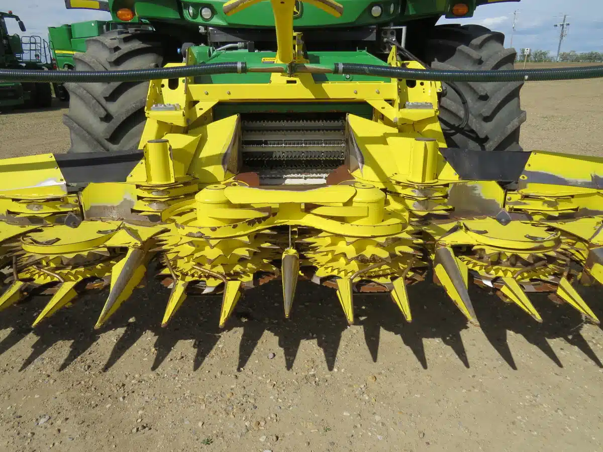 Gallery image 2 for Used 2016 John Deere 698 Header - Rotary