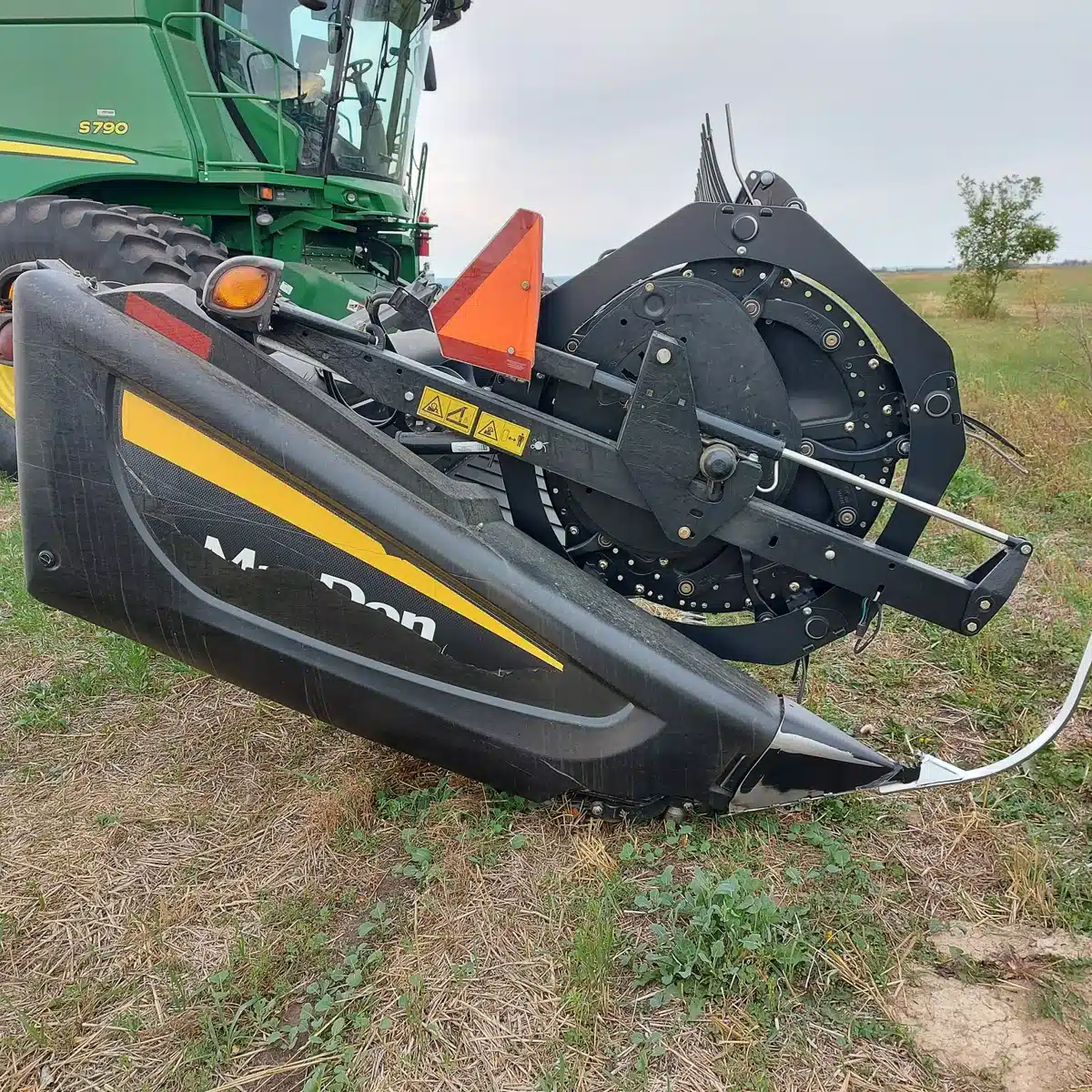Gallery image 2 for Used 2017 MacDon FD75 Header - Flex Draper