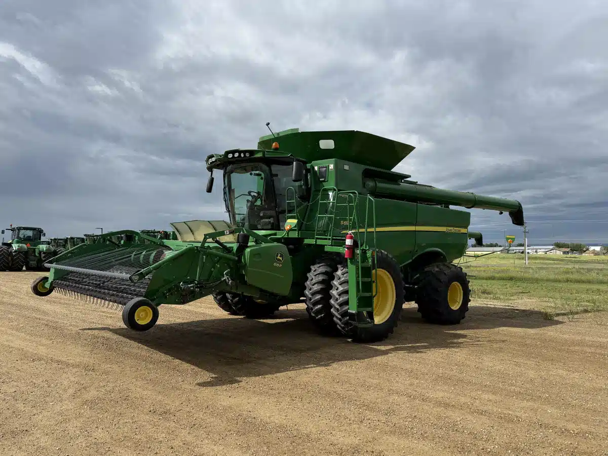 Gallery image 1 for Used 2013 John Deere S690 Combine