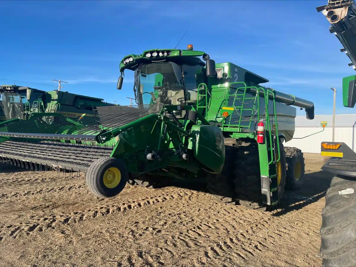 Gallery image 1 for Used 2019 John Deere S780 Combine