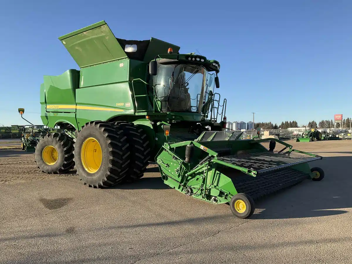 Gallery image 2 for Used 2017 John Deere S680 Combine