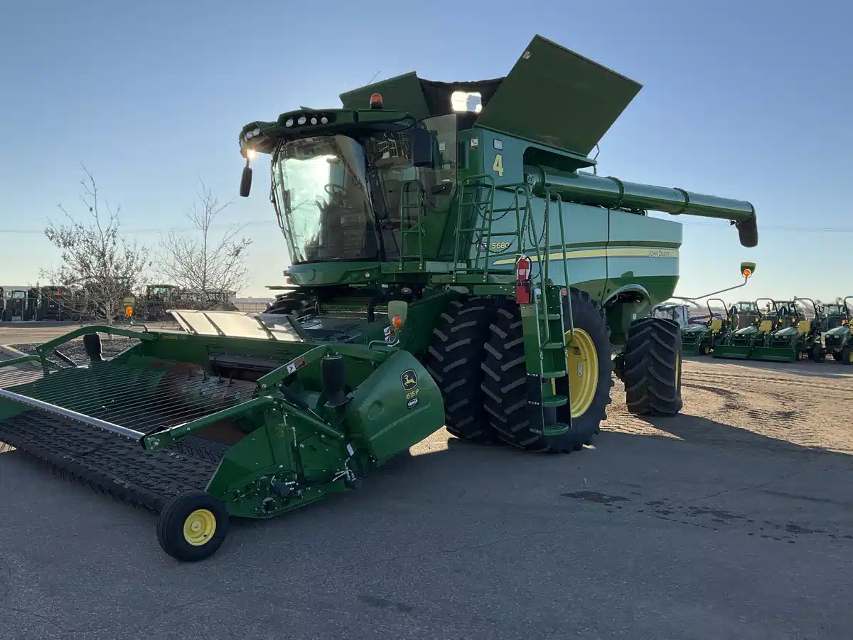 Gallery image 1 for Used 2017 John Deere S680 Combine