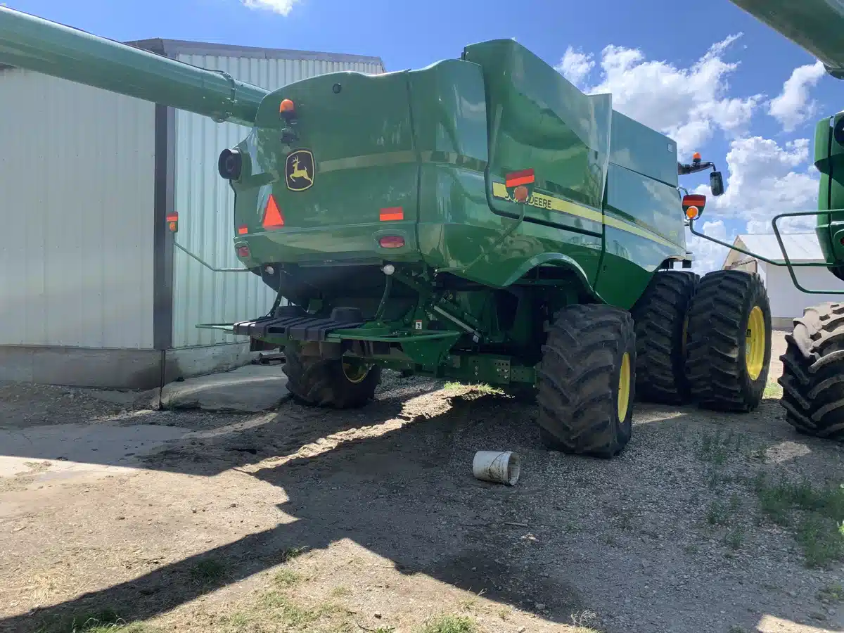 Gallery image 2 for Used 2017 John Deere S680 Combine