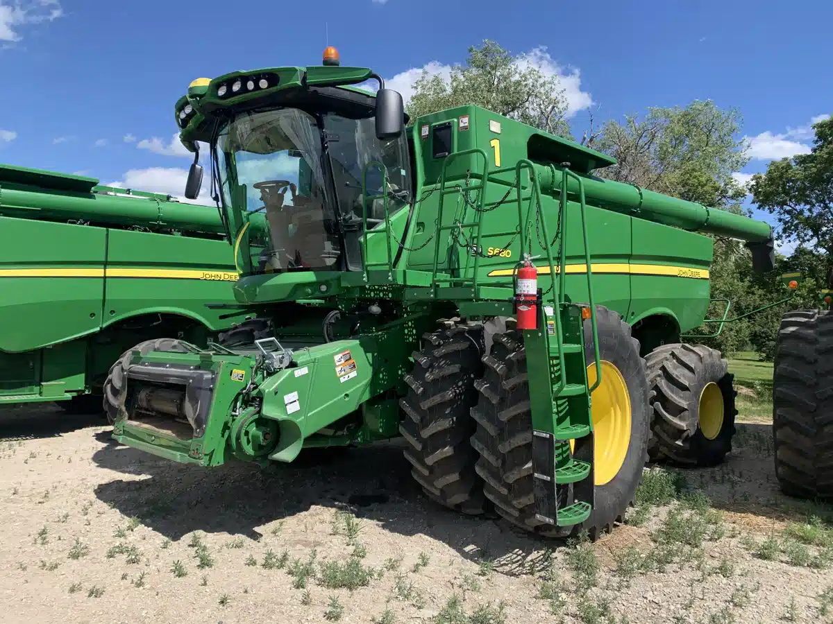 Gallery image 1 for Used 2017 John Deere S680 Combine