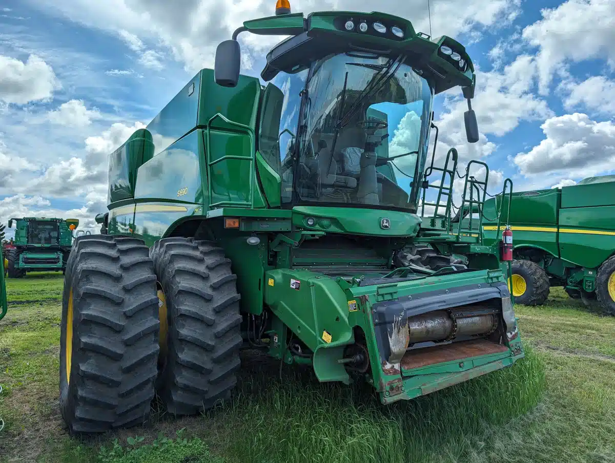 Gallery image 2 for Used 2012 John Deere S690 Combine