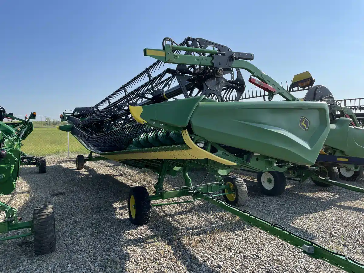 Gallery image 1 for Used 2022 John Deere HD40F Header - Draper