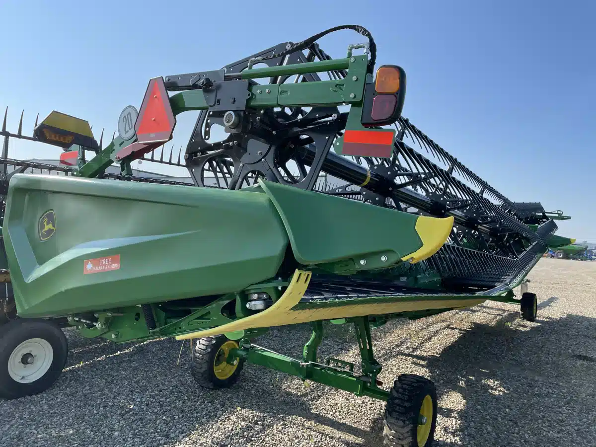 Gallery image 2 for Used 2022 John Deere HD40F Header - Draper