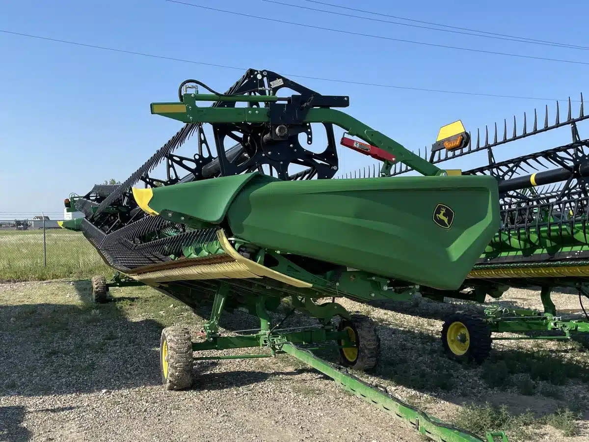 Gallery image 1 for Used 2022 John Deere HD40F Header - Draper
