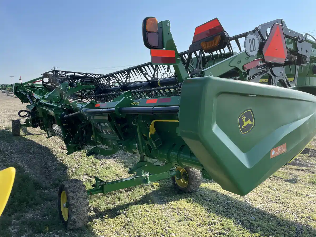 Gallery image 2 for Used 2022 John Deere HD40F Header - Draper
