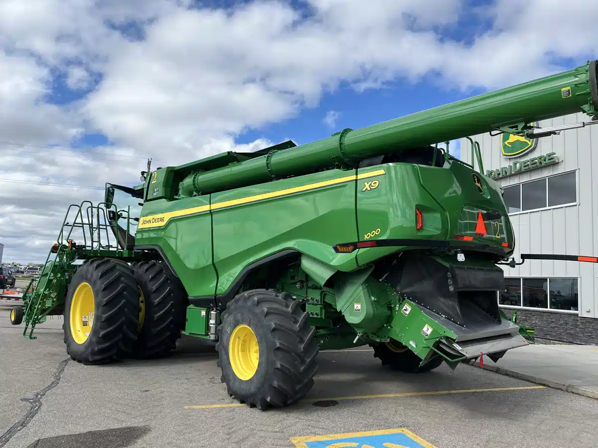 Gallery image 2 for Used 2022 John Deere X9 1000 Combine