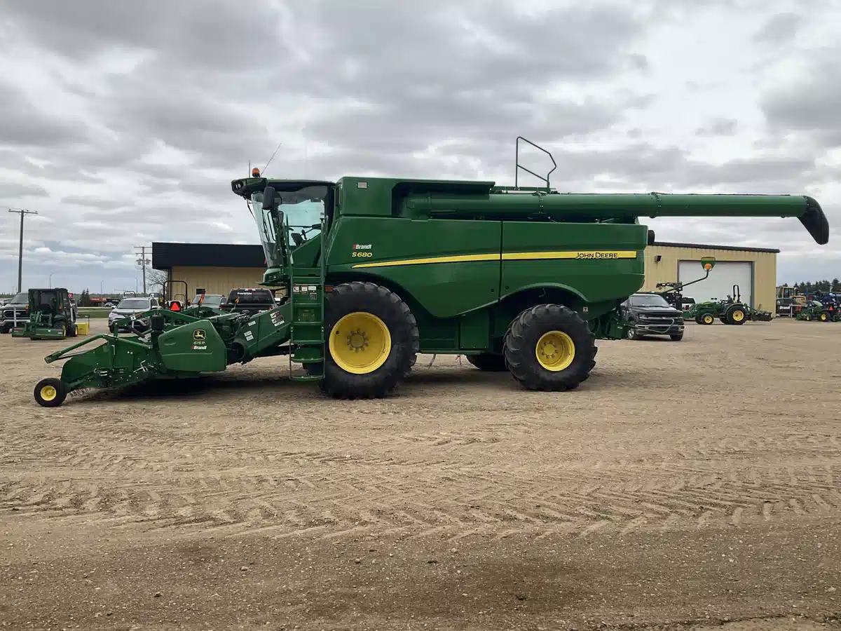 Gallery image 2 for Used 2017 John Deere S680 Combine