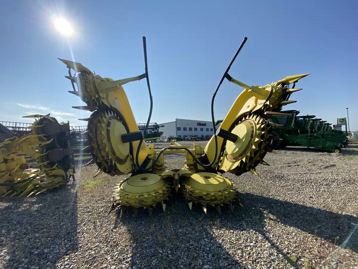 Gallery image 1 for Used 2017 John Deere 770 Header - Rotary