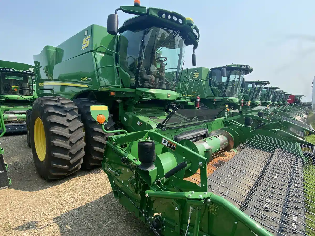 Gallery image 2 for Used 2018 John Deere S790 Combine