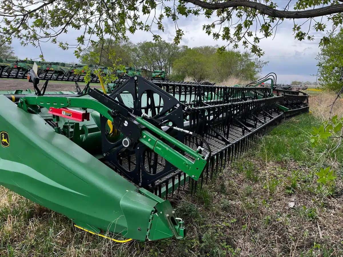 Gallery image 2 for Used 2021 John Deere HD45R Header - Draper