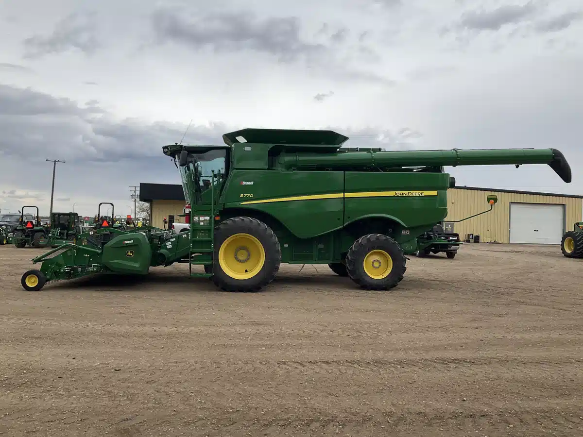 Gallery image 2 for Used 2021 John Deere S770 Combine
