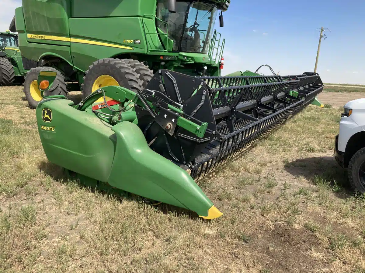 Gallery image 2 for Used 2017 John Deere 640FD Header - Draper