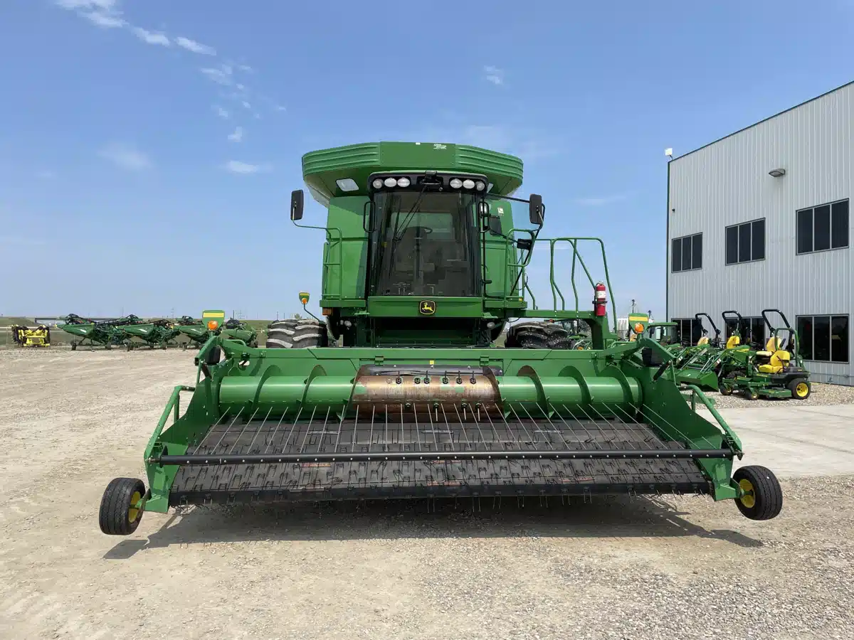 Gallery image 2 for Used 2008 John Deere 9870 STS Combine