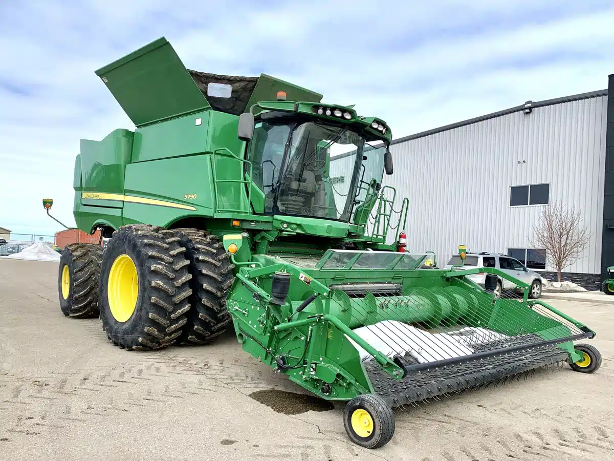 Gallery image 2 for Used 2018 John Deere S790 Combine