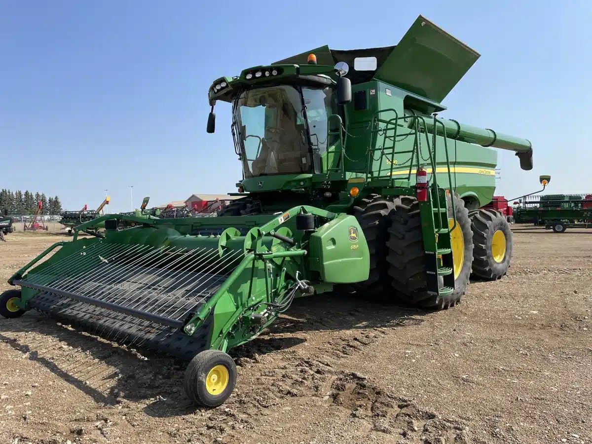 Gallery image 1 for Used 2015 John Deere S680 Combine