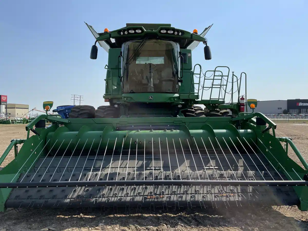 Gallery image 2 for Used 2015 John Deere S680 Combine