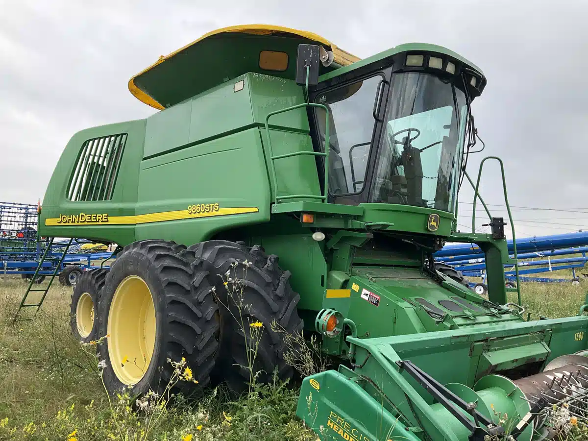 Gallery image 2 for Used 2004 John Deere 9860 STS Combine