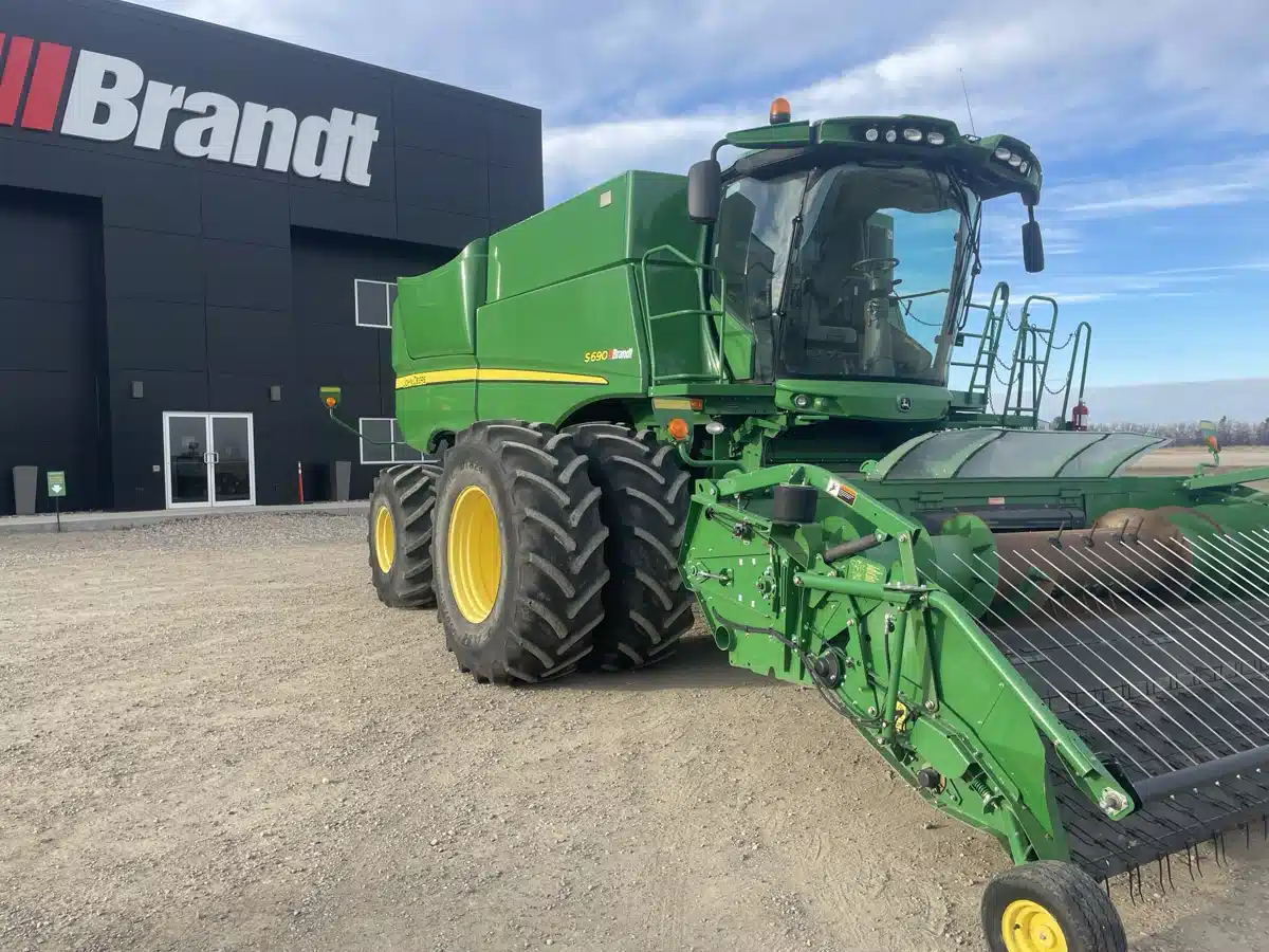 Gallery image 2 for Used 2012 John Deere S690 Combine