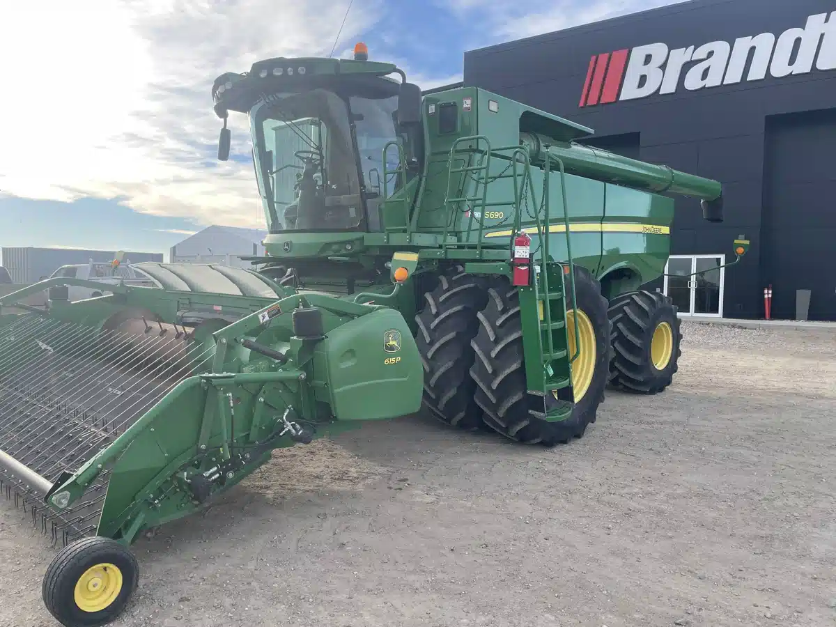 Gallery image 1 for Used 2012 John Deere S690 Combine