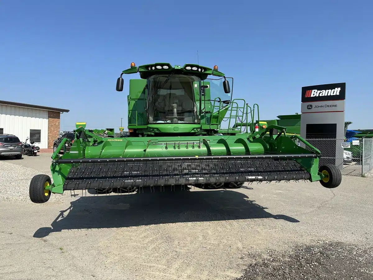 Gallery image 2 for Used 2017 John Deere S680 Combine