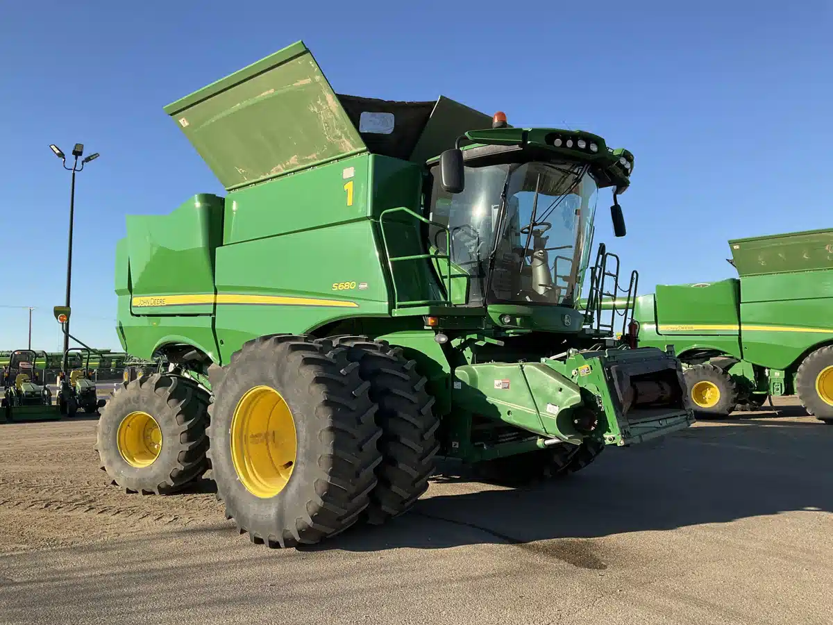 Gallery image 2 for Used 2017 John Deere S680 Combine