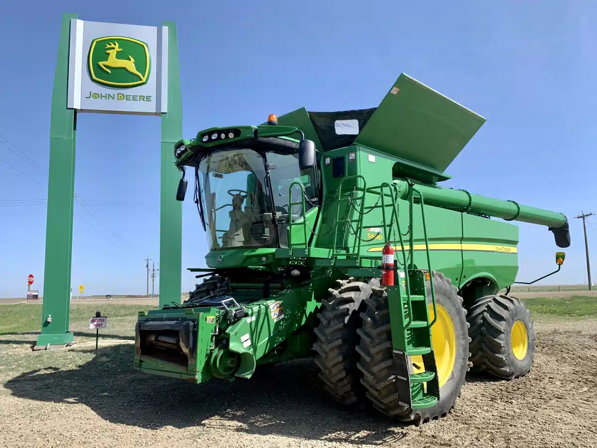 Gallery image 1 for Used 2017 John Deere S680 Combine