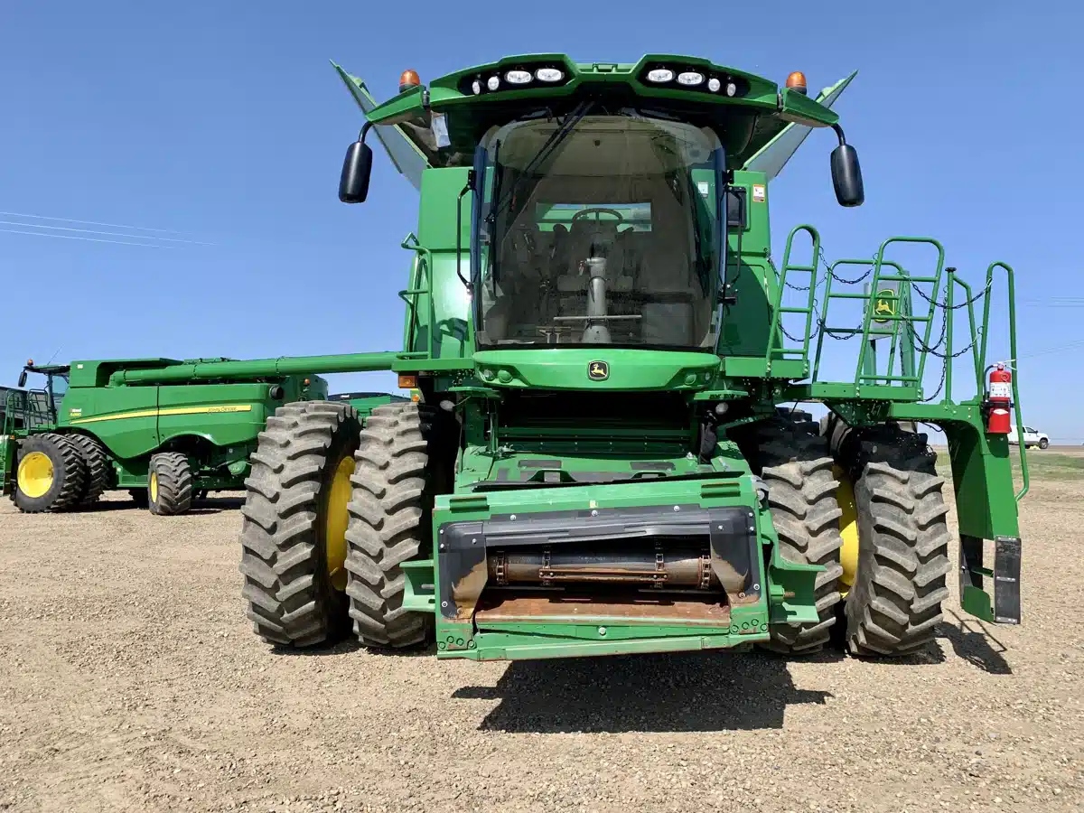 Gallery image 2 for Used 2017 John Deere S680 Combine