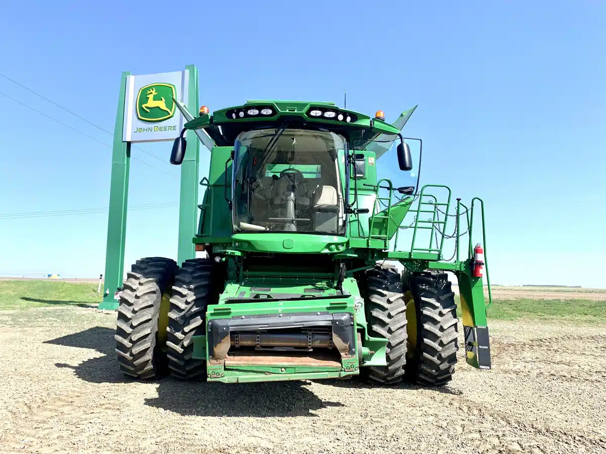 Gallery image 2 for Used 2017 John Deere S680 Combine