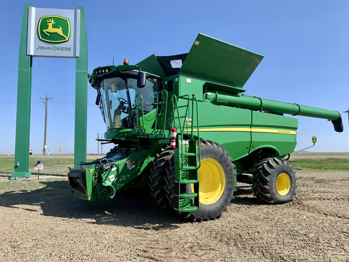 Gallery image 1 for Used 2017 John Deere S680 Combine