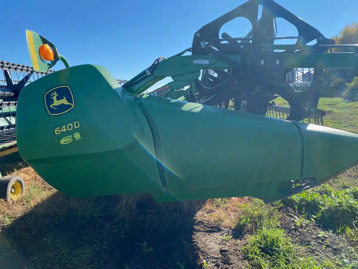 Gallery image 2 for Used 2010 John Deere 640D Harvester