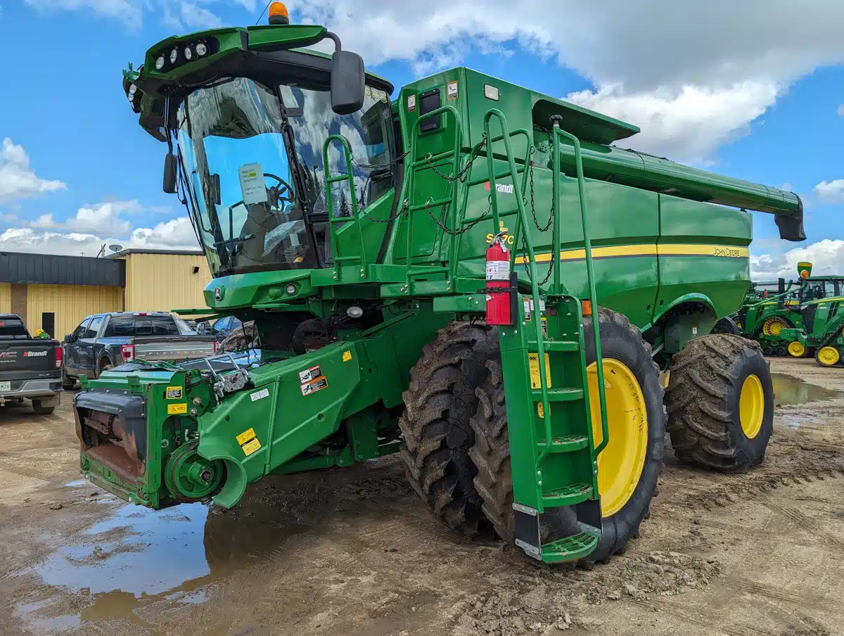 Gallery image 1 for Used 2012 John Deere S670 Combine