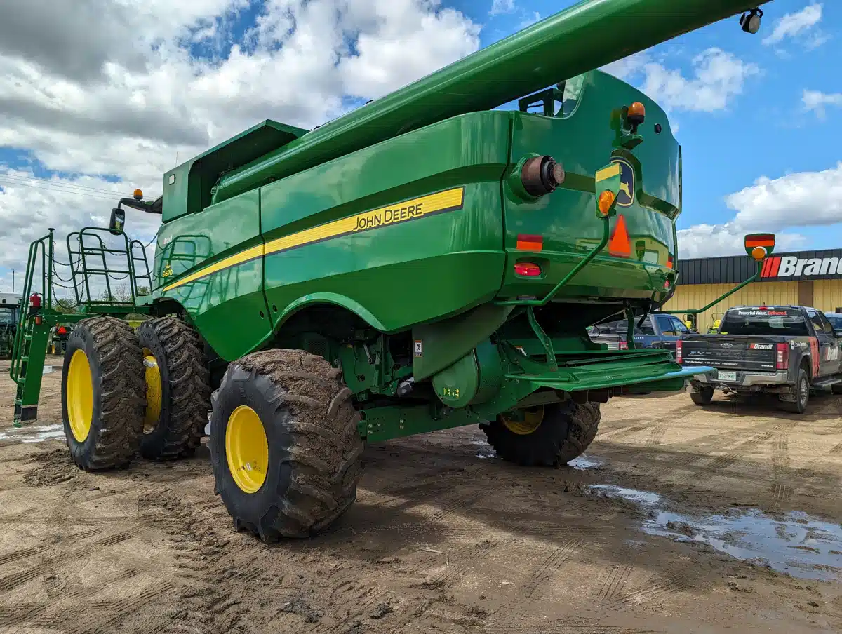 Gallery image 2 for Used 2012 John Deere S670 Combine