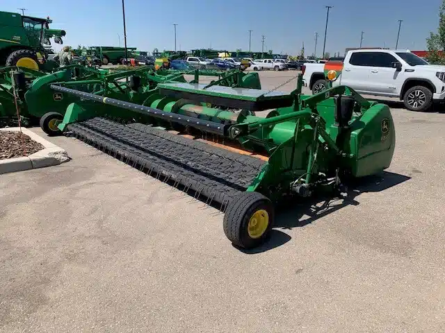 Gallery image 1 for Used 2014 John Deere 615P Header - Pickup
