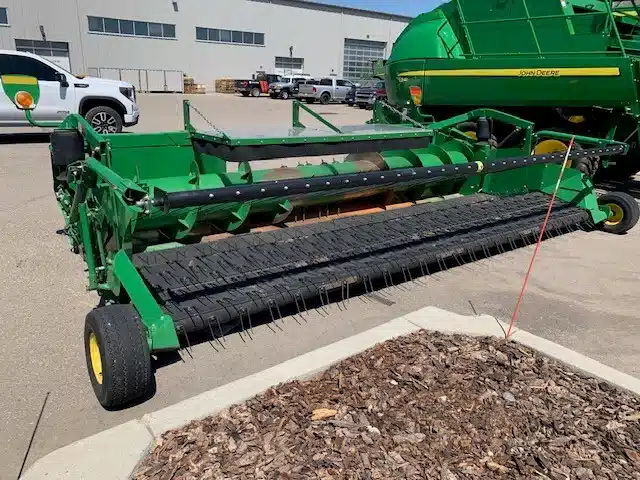 Gallery image 2 for Used 2014 John Deere 615P Header - Pickup