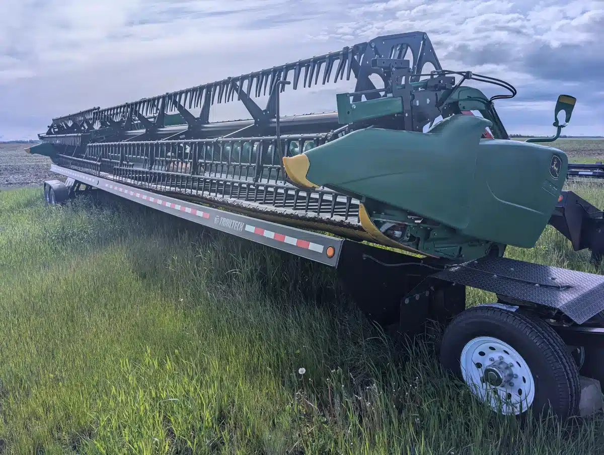 Gallery image 1 for Used 2016 John Deere 640FD Header - Draper