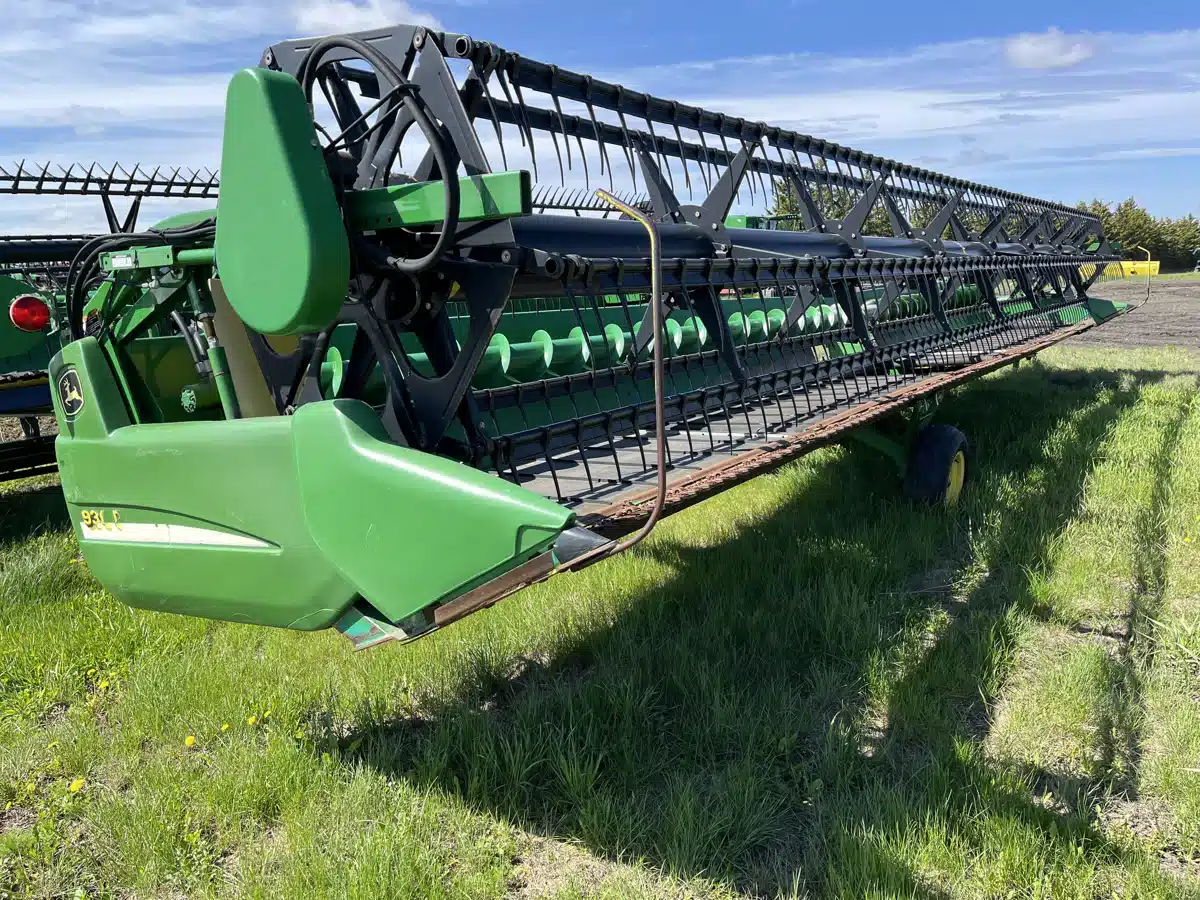 Gallery image 2 for Used 2007 John Deere 936D Header - Draper