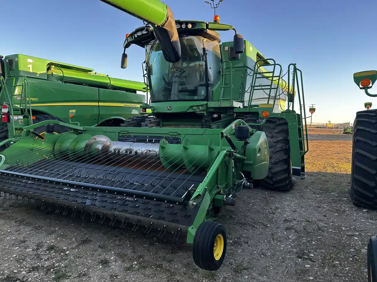 Gallery image 1 for Used 2013 John Deere S690 Combine