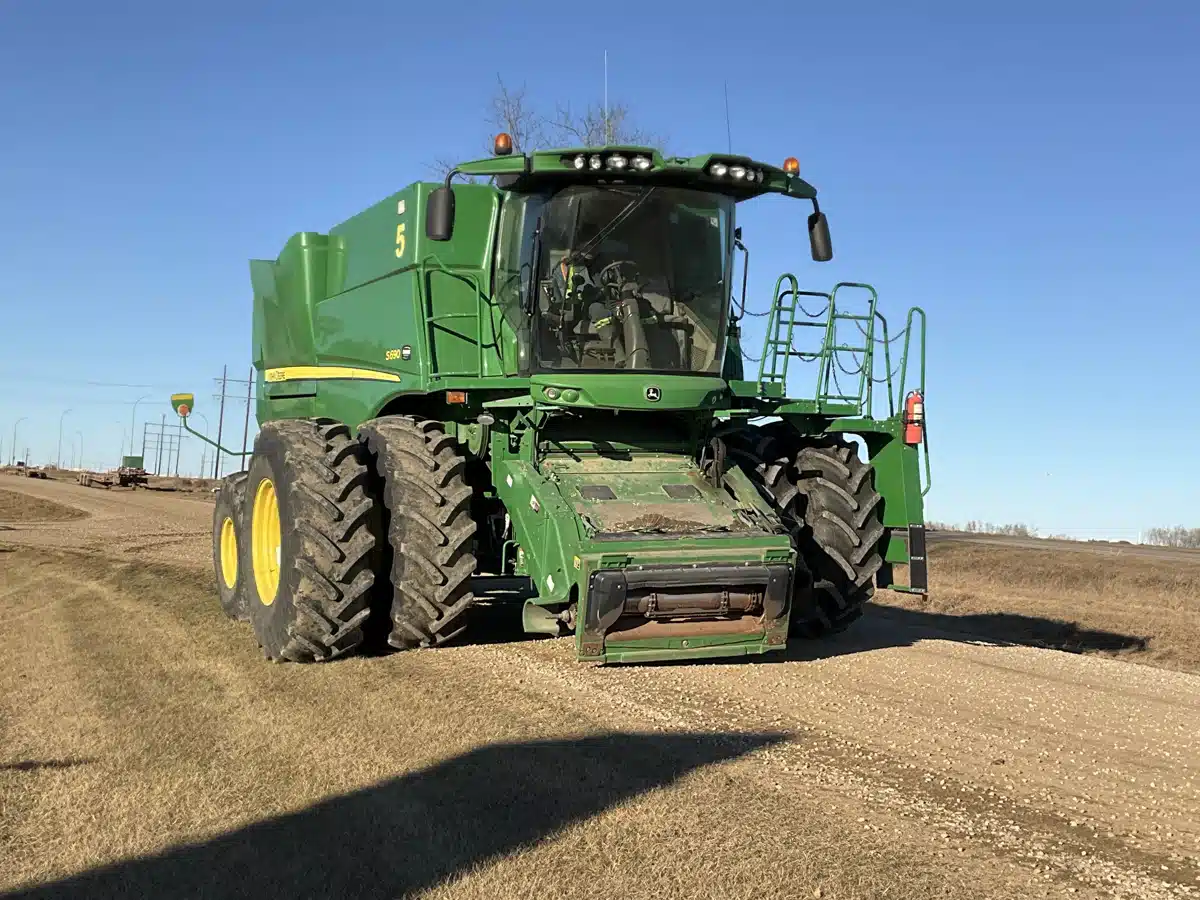 Gallery image 2 for Used 2015 John Deere S690 Combine
