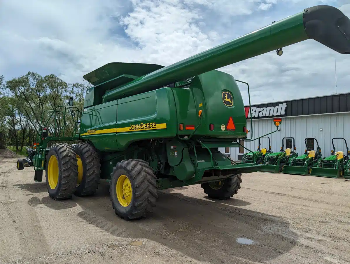 Gallery image 2 for Used 2006 John Deere 9860 STS Combine