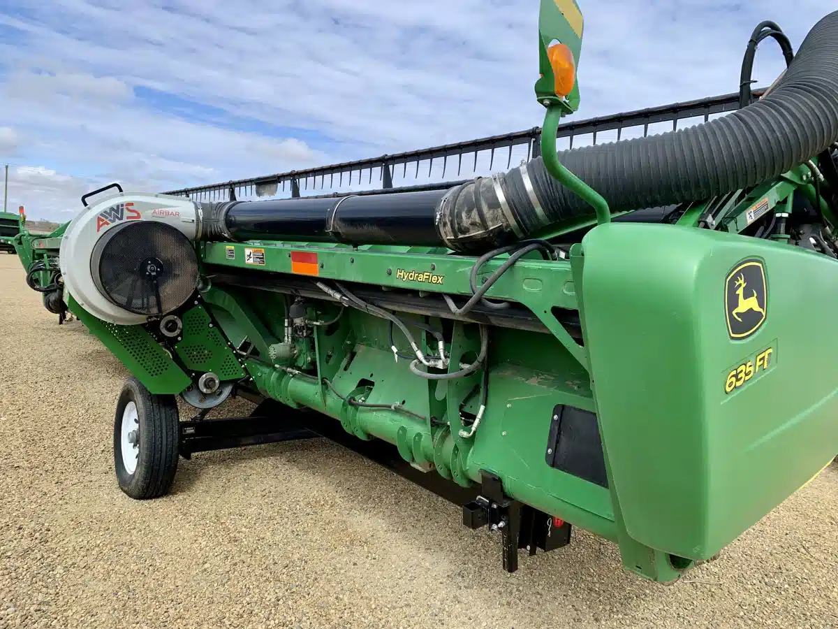 Gallery image 2 for Used 2014 John Deere 635FD Header - Draper