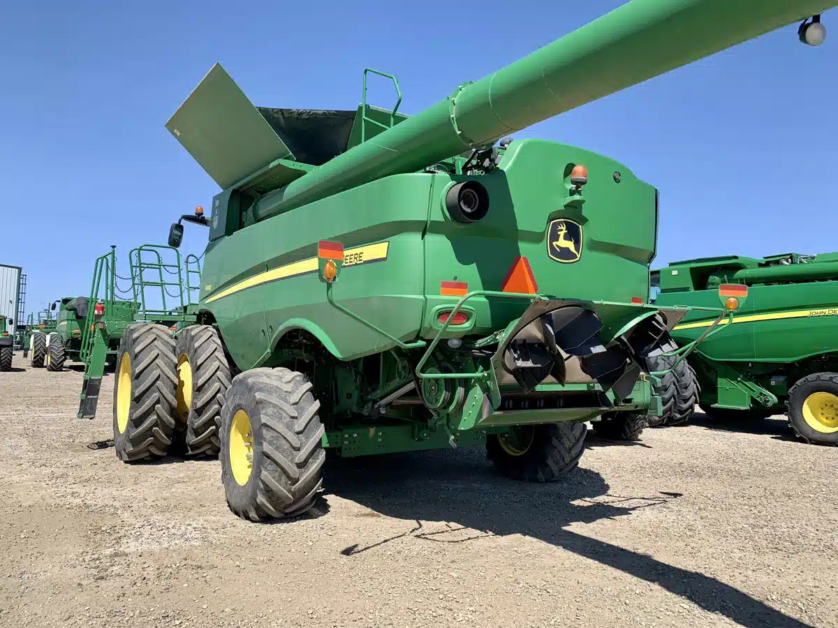 Gallery image 2 for Used 2014 John Deere S680 Combine