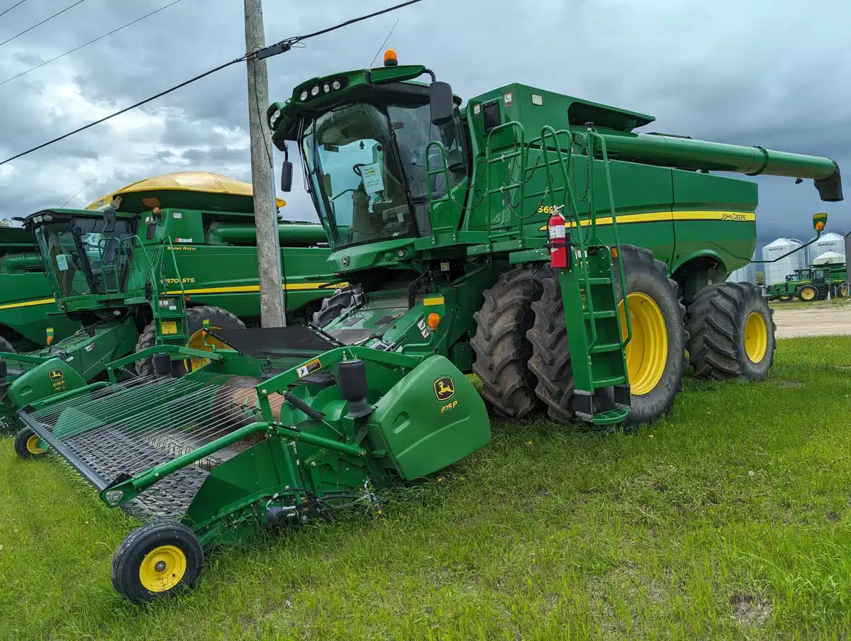 Gallery image 1 for Used 2013 John Deere S690 Combine