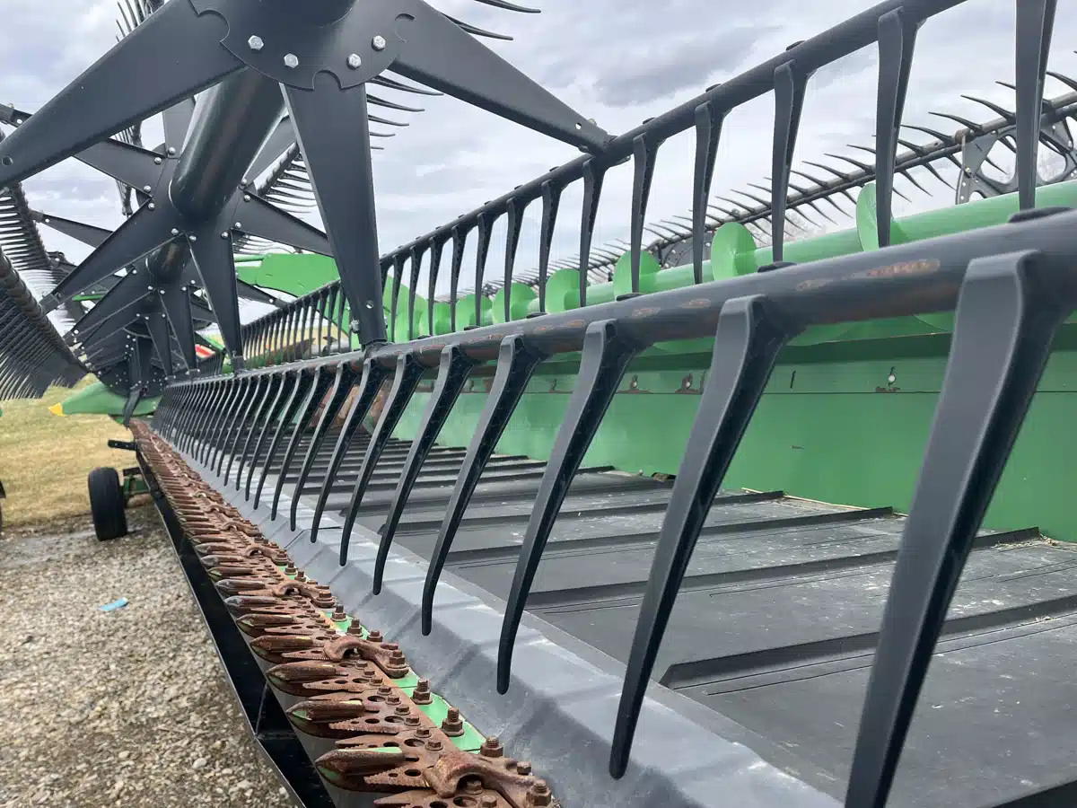 Gallery image 2 for Used 2017 John Deere 640FD Header - Draper